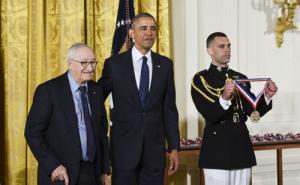艾伯特·班杜拉荣获美国国家科学奖章